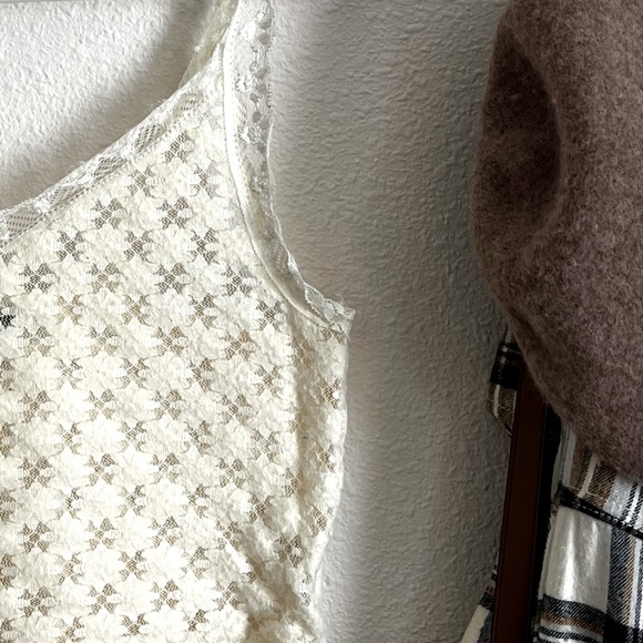 Sheer Lace Patterned Cream Tank - Picture 2 of 2